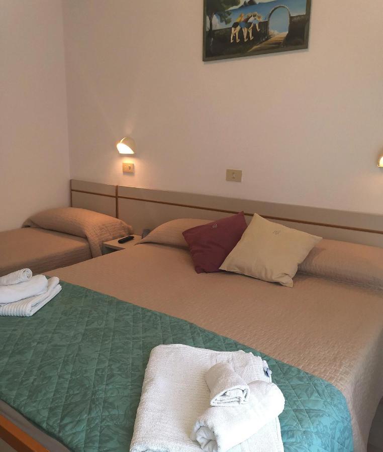 Hotel Alcazar Rimini Kültér fotó
