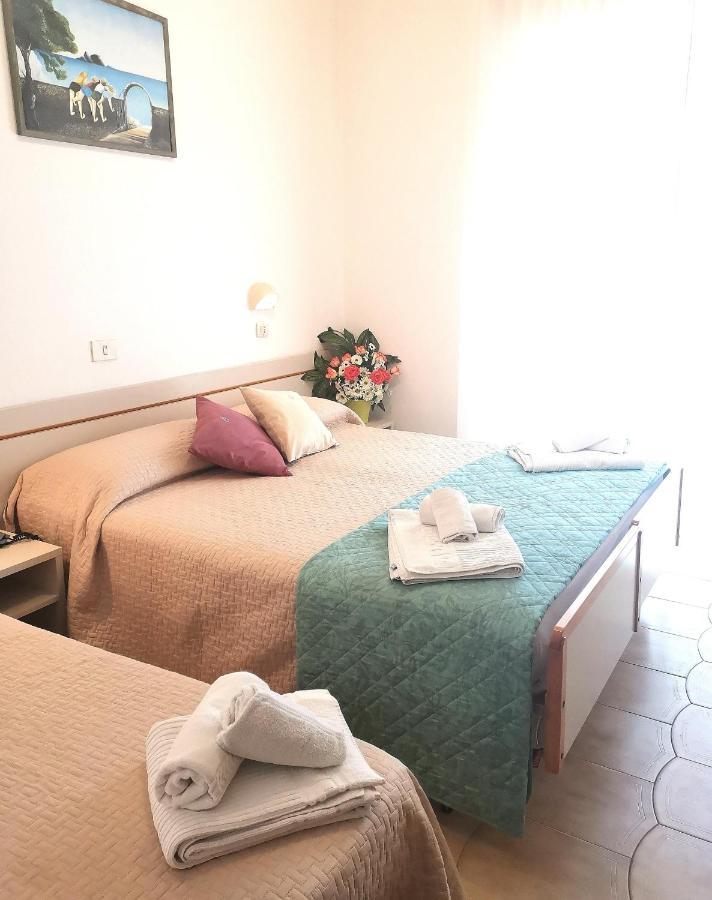 Hotel Alcazar Rimini Kültér fotó