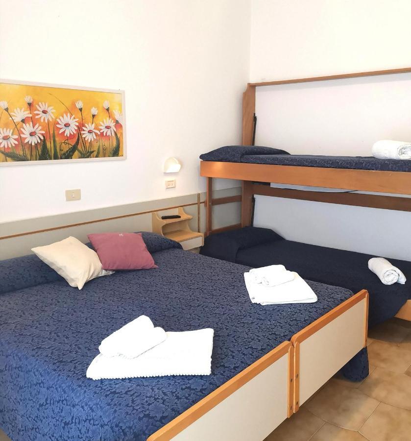 Hotel Alcazar Rimini Kültér fotó