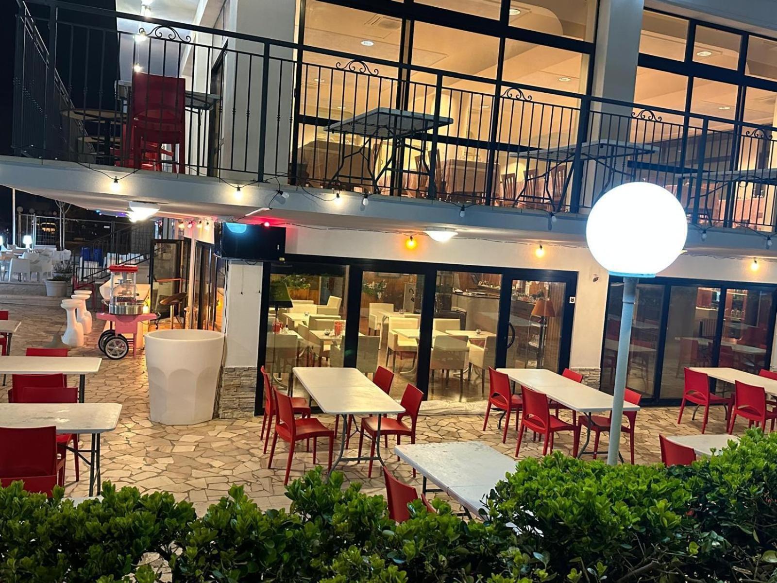 Hotel Alcazar Rimini Kültér fotó