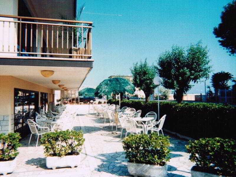 Hotel Alcazar Rimini Kültér fotó